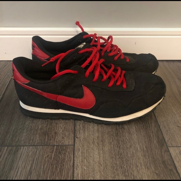 Men’s Nike sneakers size 10.5 - Picture 1 of 3